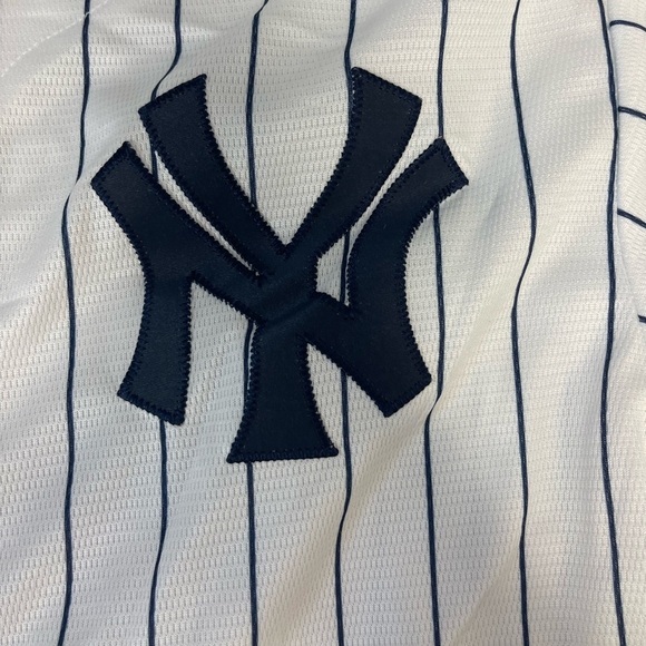 Youth Majestic New York Yankees #18 Didi Gregorius “Sir Didi” Jersey - Picture 3 of 6